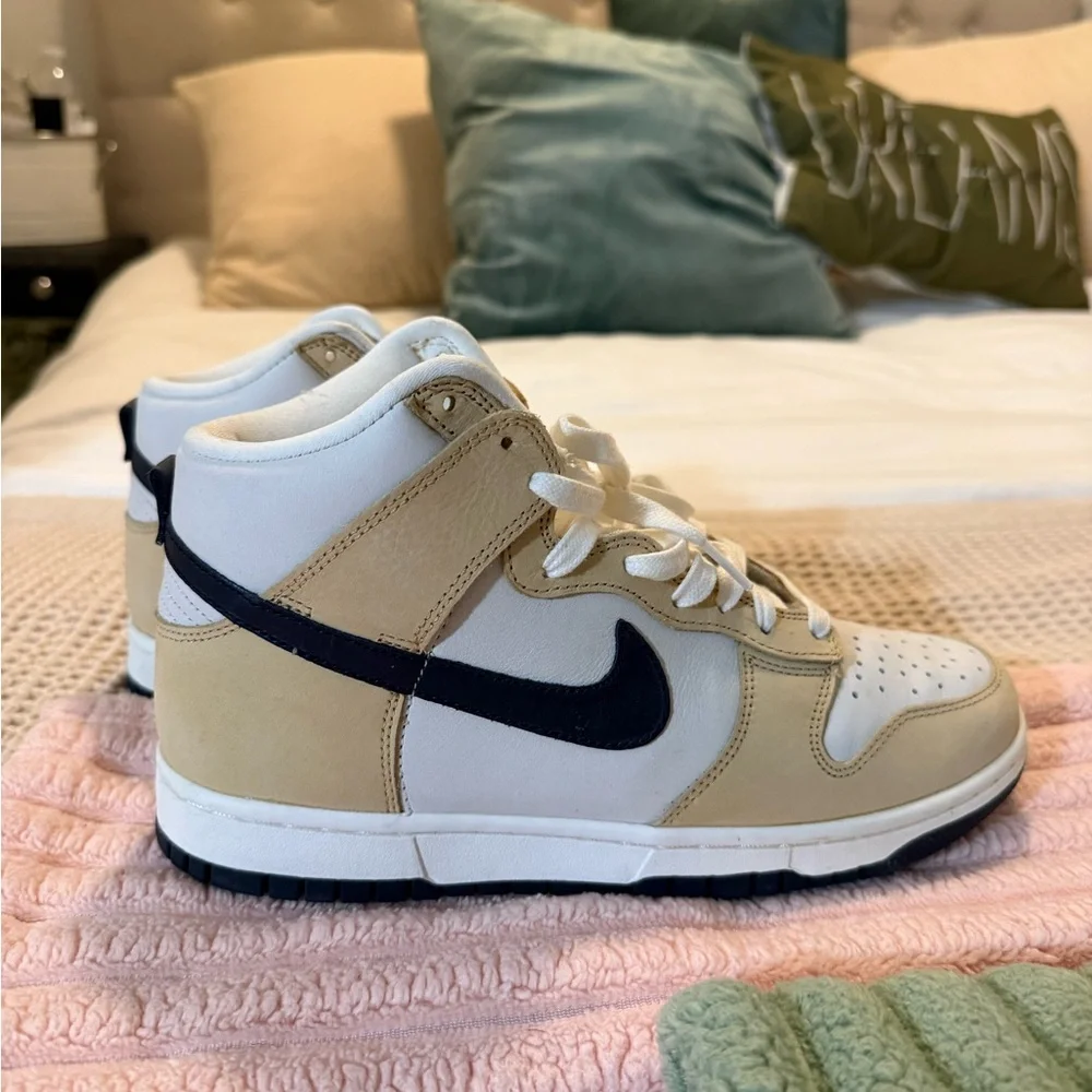 Nike High-Top Sneakers in White and Beige - Picture 4 of 4